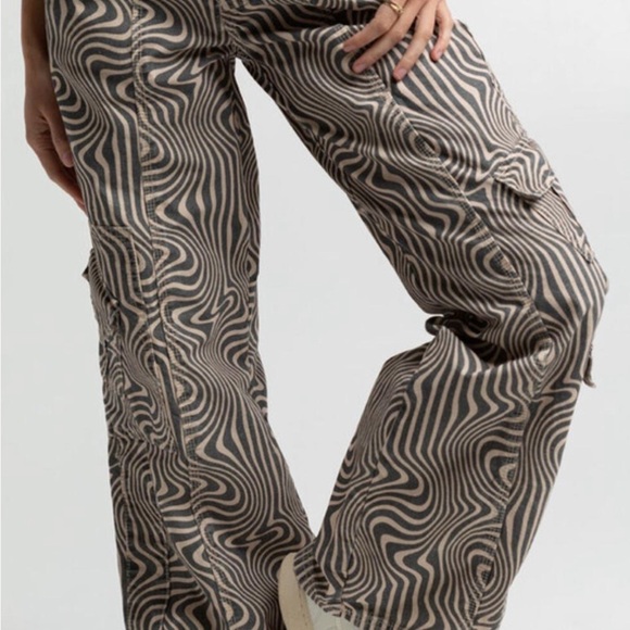 Gently loved Black and Beige Patterned Y2K Cargo pants by Urban Outfitters BDG - Picture 9 of 11